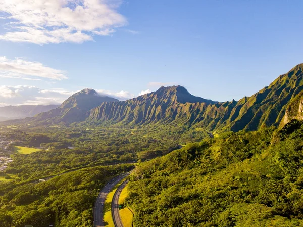 Vista Aérea Deslumbrante Vista Verde Das Montanhas Oahu Pelo Jardim — Fotografia de Stock