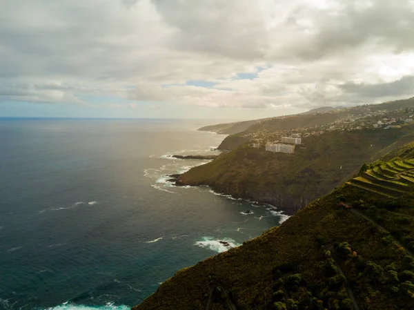 Mighty shore e falésias na ilha de Tenerife — Fotografia de Stock