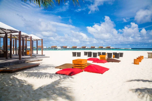 Cadeiras Com Mesa Praia Areia Nas Maldivas Férias Perfeitas Restaurante — Fotografia de Stock