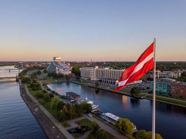 Vista del atardecer sobre la presa AB en Riga —  Fotos de Stock