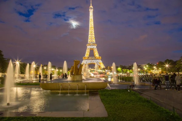 Paris Franciaország Április 2016 Csodálatos Építészeti Alkotás Eiffel Torony Előtt — Stock Fotó