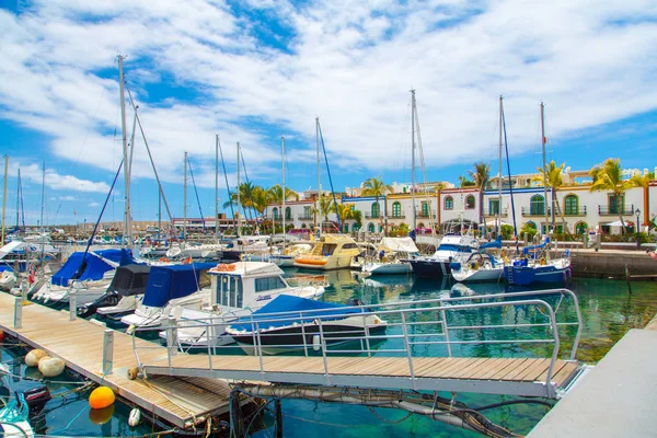 Yachts parked in Puerto de Mogan town by the bay — Stock Photo, Image