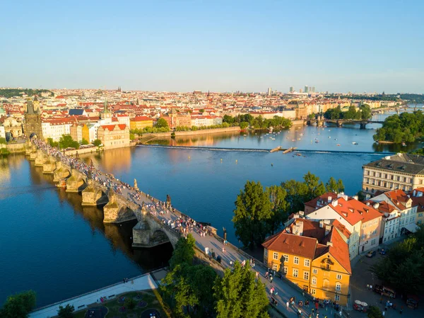 Prag Şehir Panoramik Bir Kale Ile Yukarıdan Ufukta Güzel Hava — Stok fotoğraf