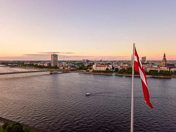 Vista del atardecer sobre Riga en Letonia — Foto de Stock