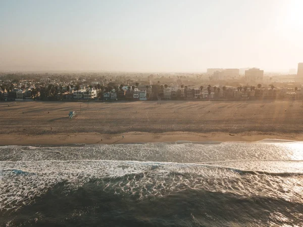 Ανατολή ηλίου στην παραλία Βενετίας του Λος Άντζελες — Φωτογραφία Αρχείου