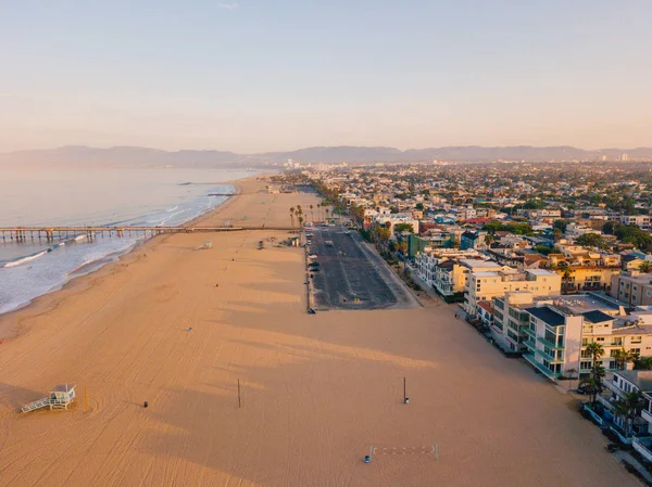 Zonsopgang op de Venice beach in Los Angeles — Stockfoto