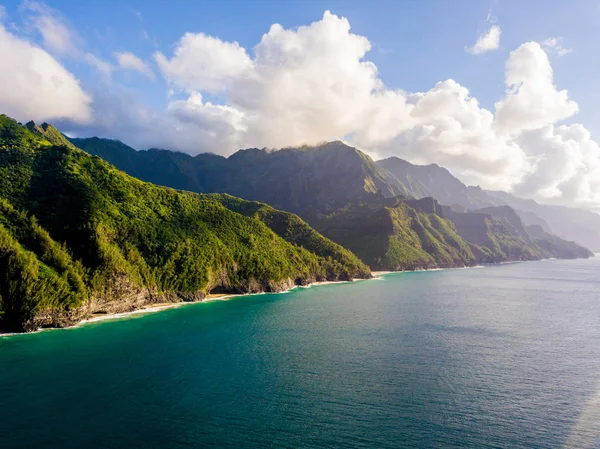 惊人的全景的 巴利海岸悬崖从上面 空中场景 美丽的夏威夷群岛 人间天堂 — 图库照片