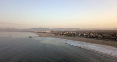 Yukarıdan Los Angeles Venice Beach güzel gündoğumu panoramik havadan görünümü