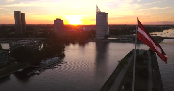 Hermosa Vista Aérea Atardecer Sobre Presa Riga Letonia Con Una — Vídeos de Stock