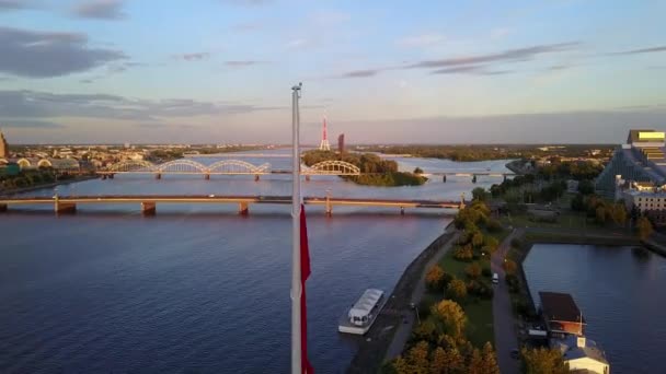 Mooie Luchtfoto Zonsondergang Uitzicht Dam Riga Letland Met Een Enorme — Stockvideo