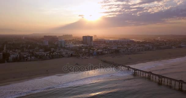 Skele Gündoğumu Sırasında Los Angeles Venice Beach Civarındaki Havadan Görünümü — Stok video