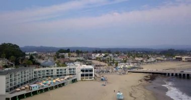 ABD'de en uzun ahşap iskele ile tarafından Pasifik okyanus yakın Monterey California'da Santa Cruz şehrinin muhteşem havadan görünümü 