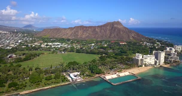 Bela Vista Aérea Praia Waikiki Com Cidade Honolulu Pela Costa — Vídeo de Stock