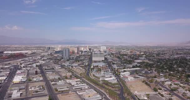 Las Vegas Antenn Panorama Med Stadens Silhuett Bergen Och Gatorna — Stockvideo