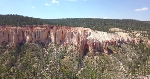 美国犹他州布莱斯峡谷国家公园令人惊叹的红砂岩石林空中景观 — 图库视频影像