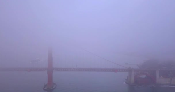 Letecký Panoramatický Pohled Golden Gate Bridge San Franciscu Kalifornie Oblacích — Stock video