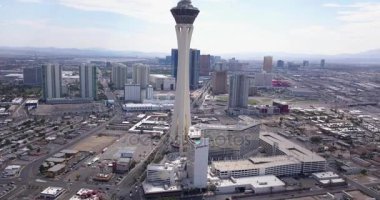Stratosphere otel Las Vegas, Nevada havadan görünümü üzerinde 29 Temmuz 2013. Las Vegas'ta en yüksek binası olan Stratosphere otel görünümünü güzel havadan görüntüleri.