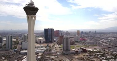 Stratosphere otel Las Vegas, Nevada havadan görünümü üzerinde 29 Temmuz 2013. Las Vegas'ta en yüksek binası olan Stratosphere otel görünümünü güzel havadan görüntüleri.