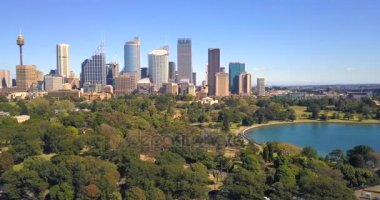 Şehir manzarası Sydney Botanik Bahçe Manzaralı ve opera evi harbour bridge ile sinema hava sahne. Yukarıdan görüntülemek.