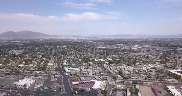 拉斯维加斯空中全景与城市天际线 山和街道的平流层 — 图库视频影像