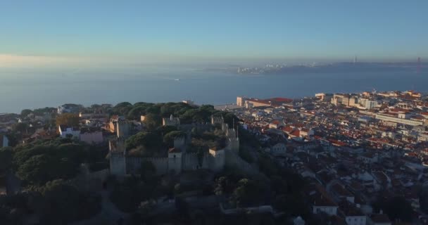 Αεροφωτογραφία Του Φωτός Πάνω Από Την Παλιά Πόλη Της Λισαβόνας — Αρχείο Βίντεο