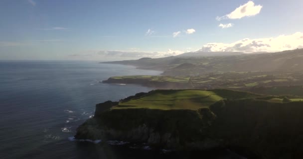 Vista Aérea Mágica Sobre Falésias Ilha Dos Açores Junto Costa — Vídeo de Stock