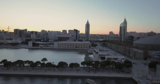 Atemberaubender Blick Auf Den Sonnenuntergang Über Lissabon Mit Der Seilbahn — Stockvideo