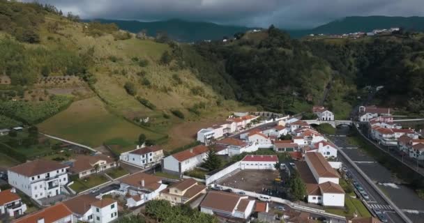 Hermosa Ciudad Acogedora Las Islas Azore Portugal Medio Del Océano — Vídeo de stock