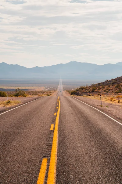 Eine Gerade Straße Death Valley Nationalpark Frühen Morgen Sommer — Stockfoto