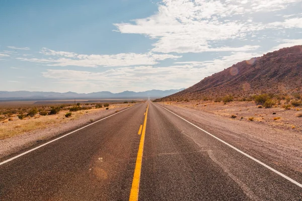 Eine Gerade Straße Death Valley Nationalpark Frühen Morgen Sommer — Stockfoto