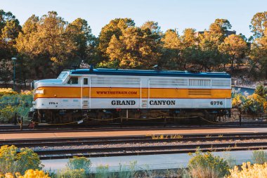 Büyük Kanyon demiryolu tren. Büyük Kanyon Köyü'nde bir durağı. Amerika Birleşik Devletleri. 10 Nisan 2017.