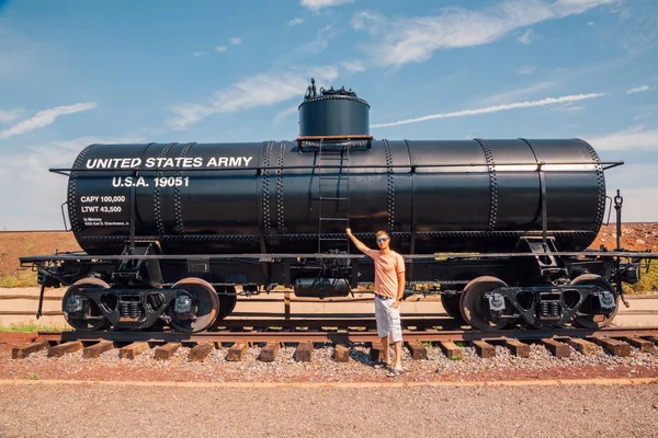 Young Man Standing Black Oil Train Wagon Town Williams Grand — Stock Photo, Image