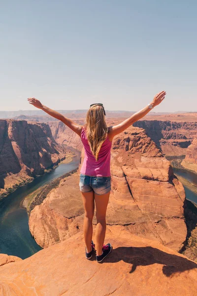 Ung Flicka Häst Skon Böj Usa Framgångsrik Modell Utkanten Klippan — Stockfoto