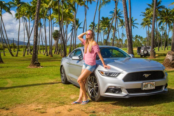 Kauai Hawaii Usa August 2017 Young Beautiful Lady Standing Silver — Stock Photo, Image