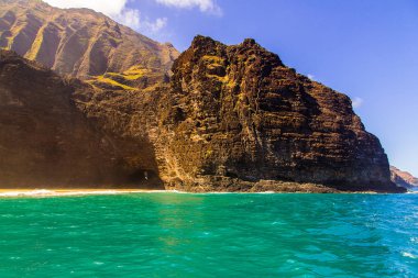 Muhteşem Na Pali sahil kayalıklarla Kauai Adası, Hawaii güzel manzara