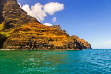 Muhteşem Na Pali sahil kayalıklarla Kauai Adası, Hawaii güzel manzara
