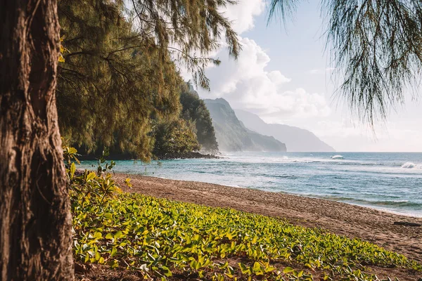 Belo Pôr Sol Praia Ilha Kauai Perto Penhascos Pali Ilha — Fotografia de Stock