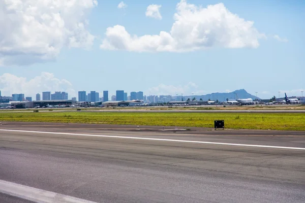 Honolulu Uluslararası Havaalanında Büyük Uçak Pist Hawaii Abd Ağustos 2017 — Stok fotoğraf