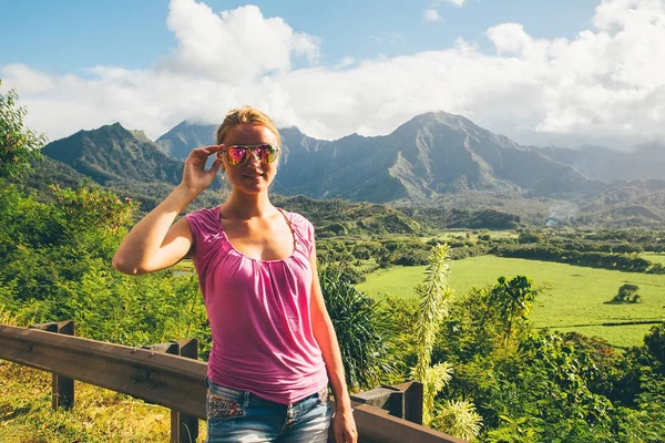 Beautiful Sexy Lady Standing Top Peak Amazing View Kauai Island — Stock Photo, Image