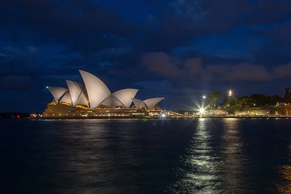 悉尼歌剧院夜景的美丽夜景 在悉尼 澳大利亚 2017年8月30日 — 图库照片