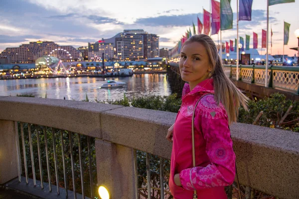 Young Girl Chilling Sydney Sydney Opera House Darling Harbour Bay — Stock Photo, Image