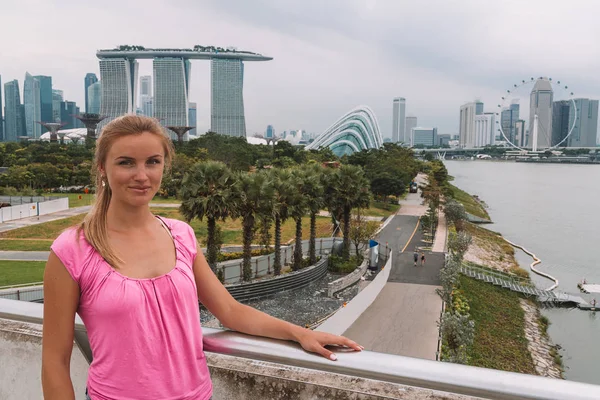 Young Girl Exploring Beautiful Singapore City Amazing Town Asia — Stock Photo, Image