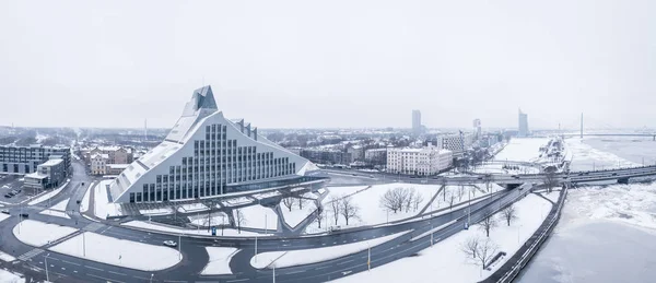 2018年1月20日 拉脱维亚 国家图书馆鸟瞰图在多雪的冬天在里加 — 图库照片