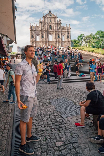 Macao Kina Augusti 2017 Ung Man Sitter Kyrkans Ruiner Paul — Stockfoto