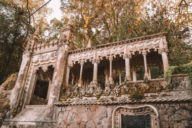 The Regaleira Sintra, Portekiz'de bulunan Palace (Quinta da Regaleira) mimari unsurları