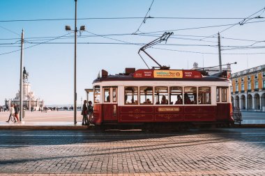 Lizbon, Portekiz. 30 Ağustos 2017. Eski şehir Lizbon. Lizbon güzel eski dar sokak. 