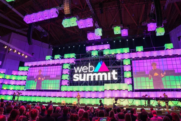 Lisbon, Portekiz - 08 Kasım 2017: Avrupa'nın en büyük teknoloji Konferansı, Web Zirvesi