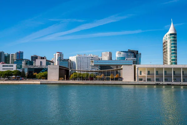 7 Kasım 2017. Lizbon, Portekiz. Lizbon Körfez Meo arena yakınındaki güzel şehir manzaralı.