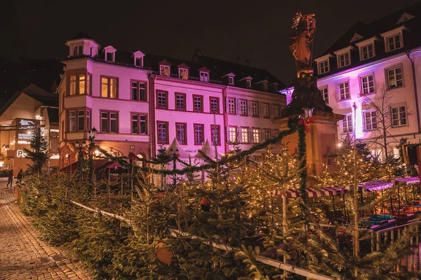 Nachtansicht Der Heidelberger Altstadt Mit Engen Gassen Und Weihnachtsmarkt — Stockfoto