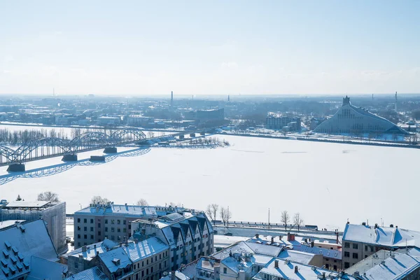 Riga Letonya Şubat 2017 Nehir Milli Kütüphane Dome Katedrali Manzaralı — Stok fotoğraf